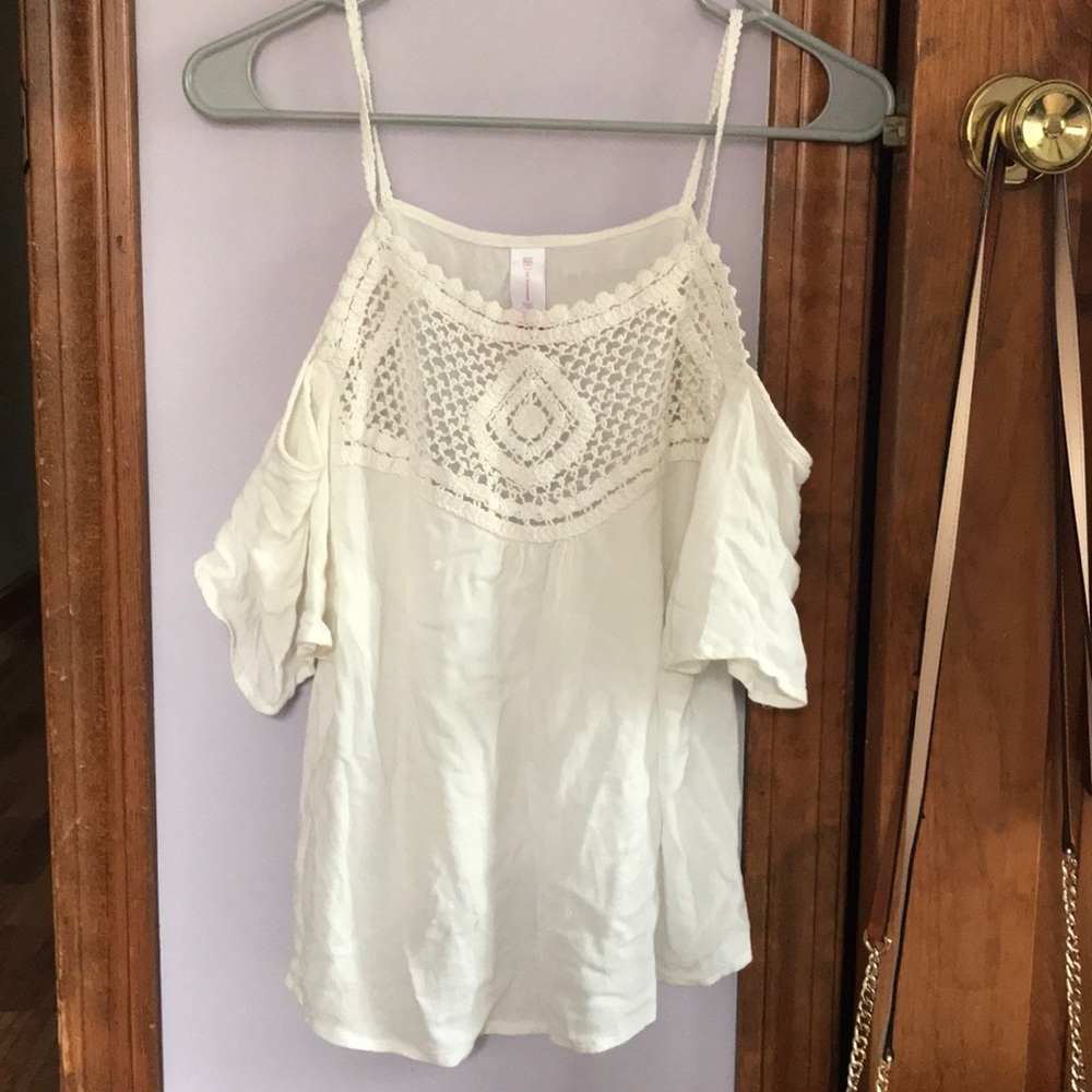 White t-shirt with shoulder cut outs